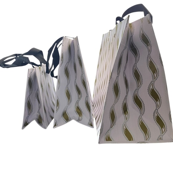 SCOUT Mixed Size Gift Bag Set (Set of 3) in Silver Lining - Picture 2 of 6